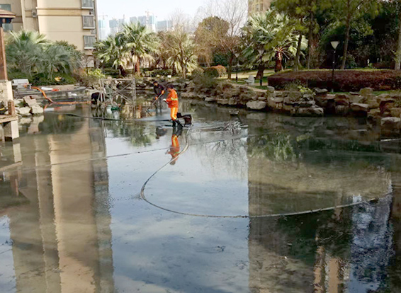 洛龙景观池淤泥清理